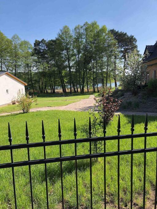 Haus Wilma Gruene Idylle Im Wald Direkt Am See Wendisch Rietz Exterior photo